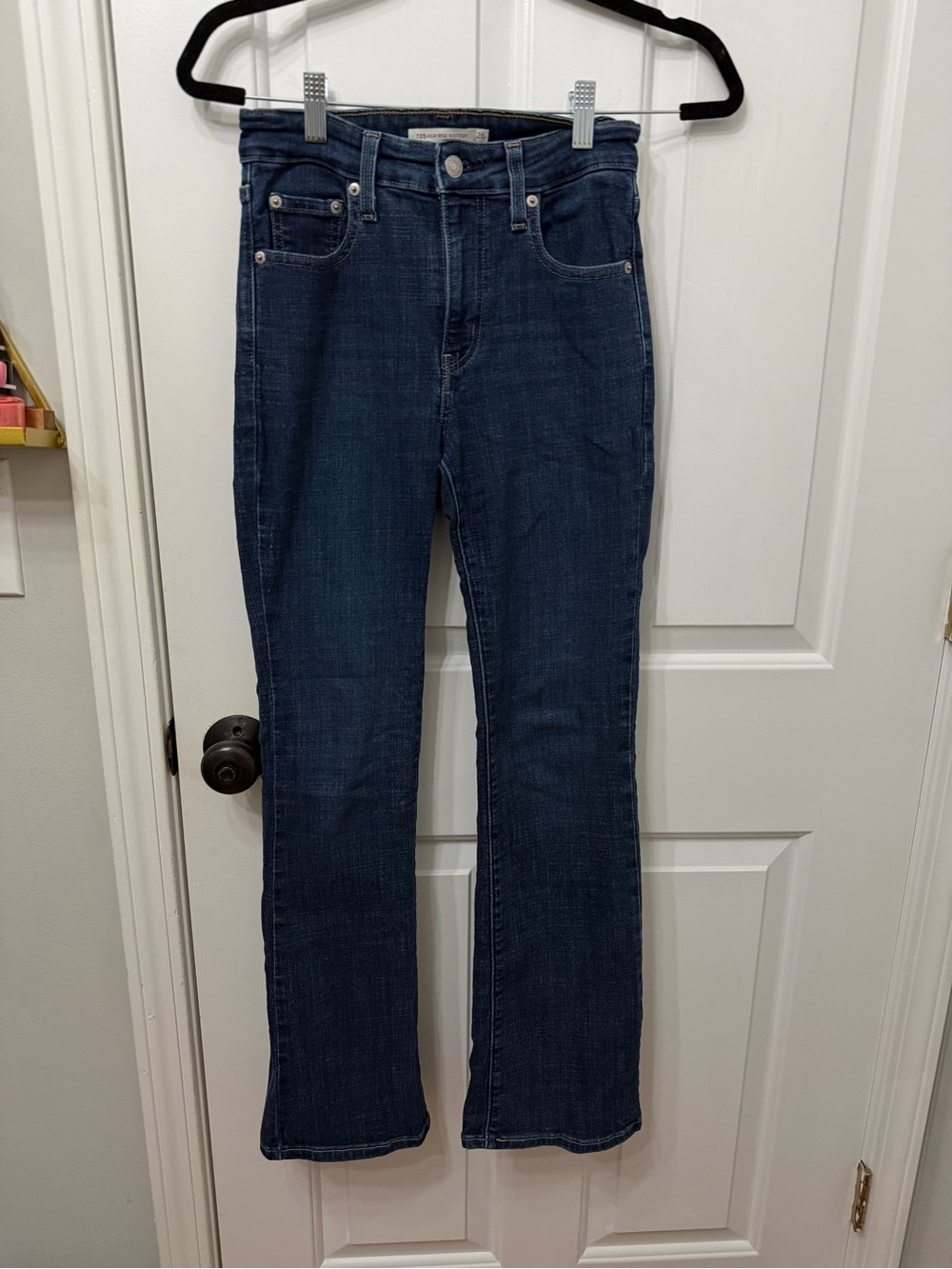 Levi 725 High Rise Bootcut jeans